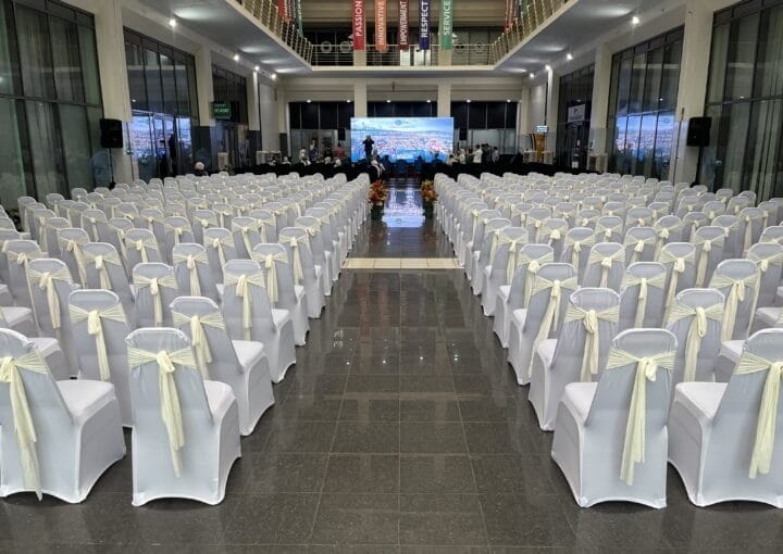 banquet chair with spandex cover and ribbon