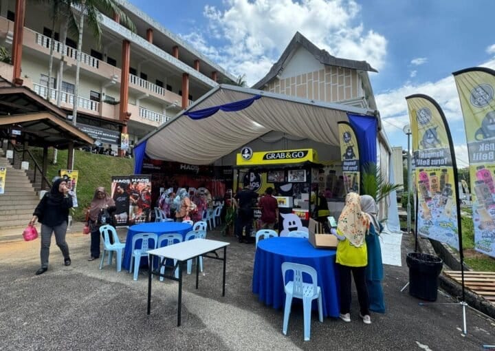 marquee tent johor with underlay and blue scallop