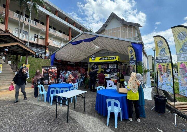 marquee tent johor with underlay and blue scallop