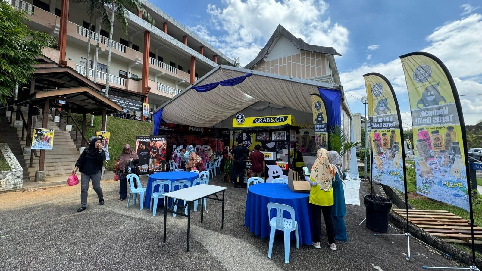 marquee tent johor with underlay and blue scallop