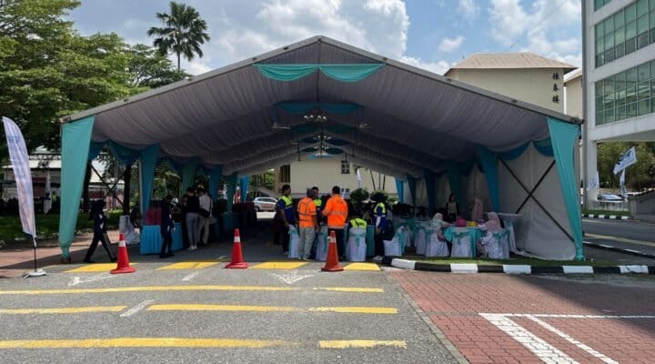 Marquee Tent with Tiffany Blue Scallop