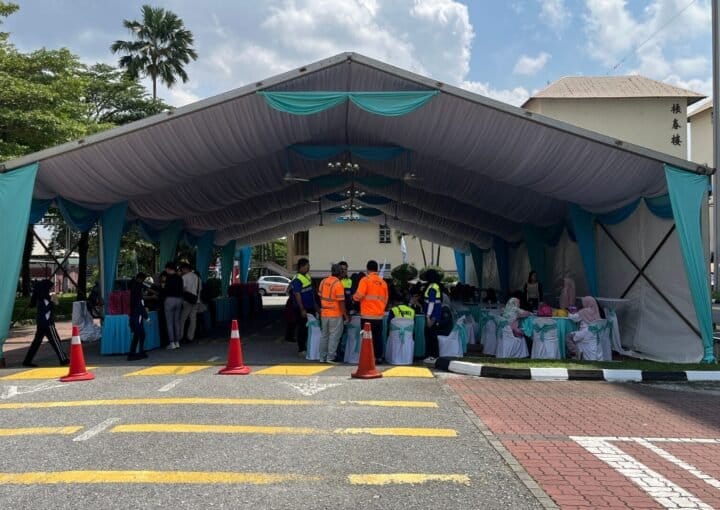 Marquee Tent with Tiffany Blue Scallop